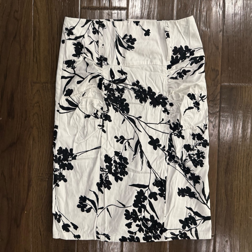 Kate Kasin Black and White Ruched  Skirt